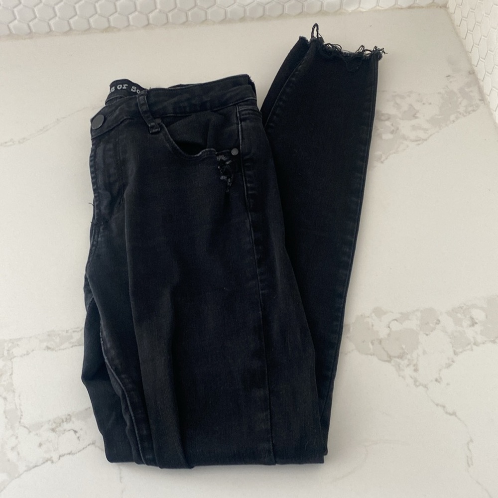⚫️ articles of society ⚫️ distressed black skinny jeans - size 27